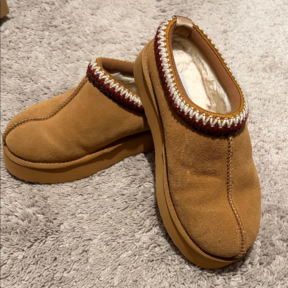 Steve Madden Cozy Tan Suede Women's Slip-On Shoes